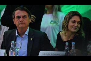 أعلن السياسي اليميني المتطرف والمثير للجدل، يائير بولسونارو، رسمياً، أنه سيخوض الإنتخابات الرئاسية في البرازيل التي تجرى في أكتوبر/تشرين الأول المقبل