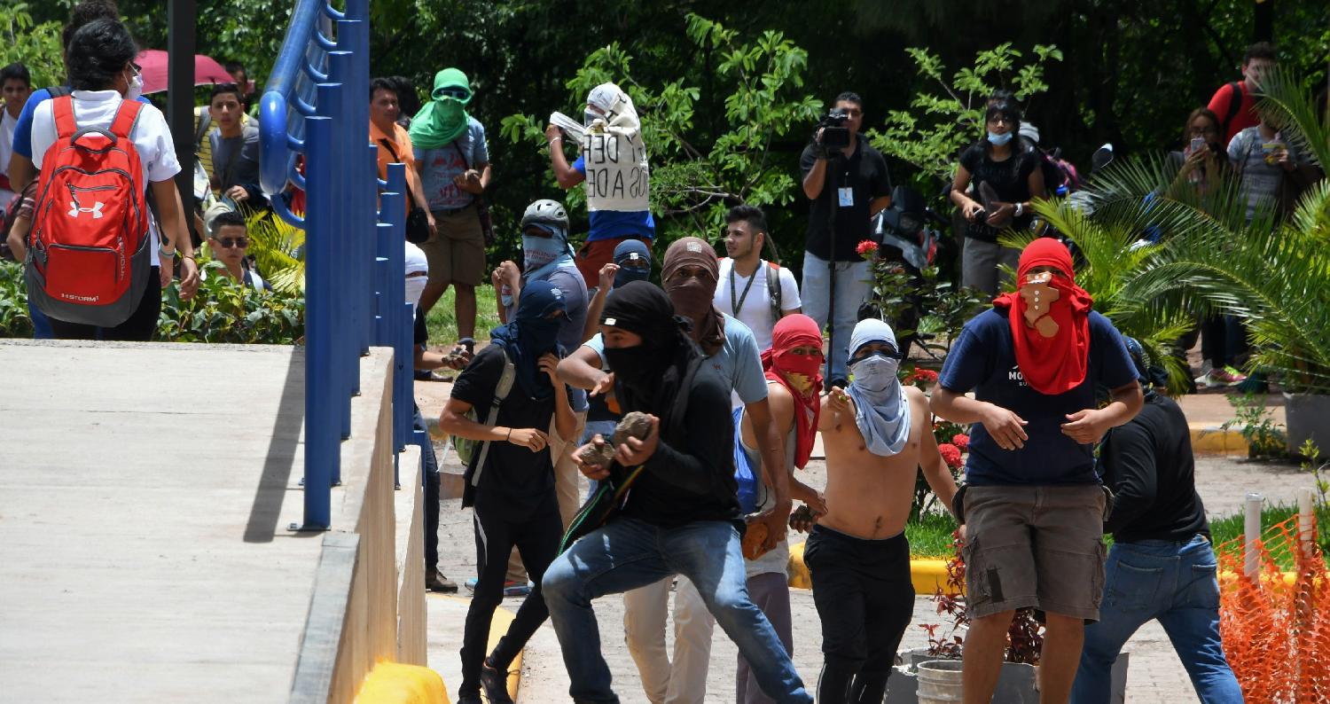 إندلعت إشتباكات وأعمال عنف فى هندوراس، فى إطار الدعوة للإضراب إحتجاجا على إرتفاع الأسعار، والمطالبة بتخفيض أسعار الوقود
