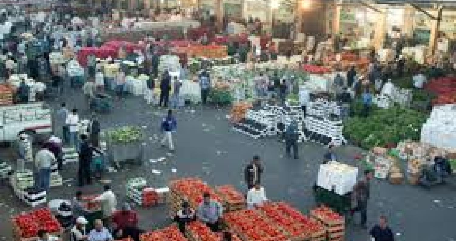 بلغت كميات الخضار والفواكه والورقيات الواردة الى سوق الجملة المركزي التابع لأمانة عمان الكبرى، اليوم الاحد، 3721 طنا، منها 2644 طن خضار والباقي فواكه