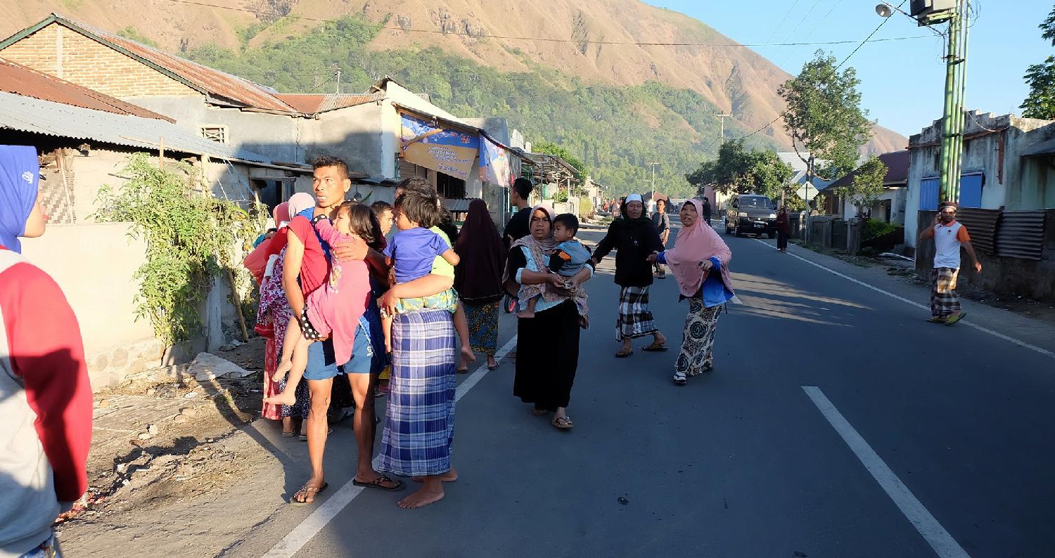 ضرب زلزال بقوة 4ر6 درجة على مقياس ريختر شرق جزيرة لومبوك الإندونيسية ما أسفر عن مقتل خمسة أشخاص، بحسب وكالة الأنباء الإندونيسية الرسمية اليوم الأحد