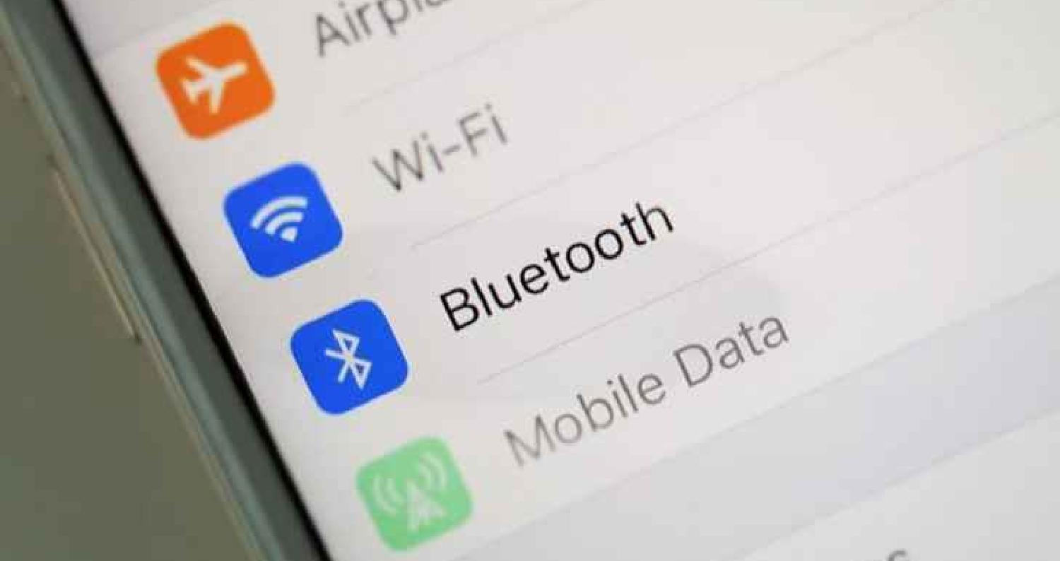 كشفت ورقة بحثية جديدة عن وجود خلل في بروتوكول الاتصال اللاسلكي البلوتوث Bluetooth، والذي يسمح بدوره للمهاجمين باعتراض البيانات والعبث بها عبر الاتصال