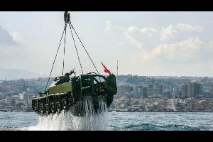 لبنان توجه فوهات دباباتها إلى إسرائيل