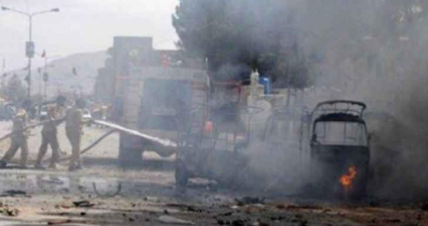 قُتل ثمانية أشخاص وجُرح أربعون آخرون معظمهم نساء وأطفال، في انفجار لغم بحافلة الثلاثاء في غرب أفغانستان، حسب ما عُلم من مسؤولون.