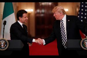 امتدح الرئيس الأميركي دونالد ترامب الحزم الذي يُبديه رئيس الحكومة الإيطالية الجديد جوزيبي كونتي فيما يتعلق بملف الهجرة، مشيرا بهذا الخصوص إلى "القواسم