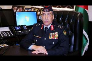 أوعز مدير الأمن العام اللواء فاضل الحمود لقائد قوات البادية لإيجاد عمل للمثل الأردني حسين سلامة بطل فلم ذيب.                