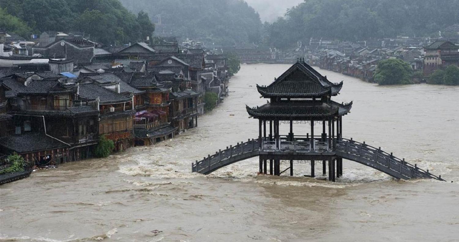لقي 20 شخصاً حتفهم فيما لايزال 8 آخرون في عداد المفقودين، جراء الفيضانات التي نجمت عن هطول الأمطار الغزيرة في منطقة شينجيانج الواقعة شمال غربي الصين