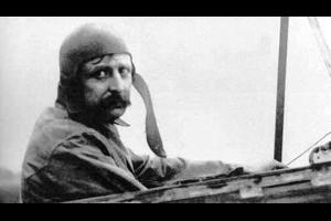 حقق الطيّار والمهندس الفرنسي لويس بلايريو (Louis Blériot) يوم الخامس والعشرين من شهر تموز/يوليو سنة 1909 إنجازا فريدا من نوعه في عالم #الطيران تناقلته