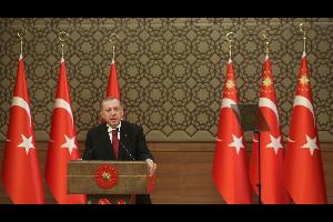 أعلن الرئيس التركي رجب طيب أردوغان اليوم أن حكومته الرئاسية الجديدة ستسعى لتنفيذ ألف مشروع خلال المئة يوم الأولى من عملها، في مجالات عدة بينها الاقتصا