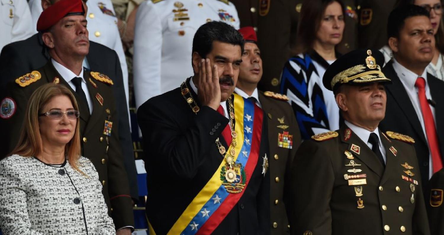 اتهم رئيس فنزويلا نيكولاس مادورو نظيره الكولومبي خوان مانويل سانتوس بمسؤوليته عن الاعتداء الذي استهدفه السبت في كراكاس، وزعمت السلطات الفنزويلية أنه ن