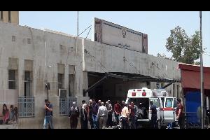 يغلق مستشفى البشير منذ عدة أيام أبوابه الخارجية أمام المركبات والمراجعين بإستنثناء البوابة المقابلة لمبنى الإسعاف والطوارئ