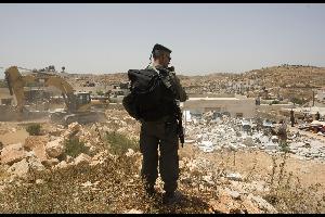 إعتبر مسؤول ملف الإستيطان بالسلطة الفلسطينية في شمال الضفة الغربية غسان دغلس أن قرار مصادرة الإحتلال لخمسة وعشرين دونما في بلدة جماعين جنوب مدينة نابل