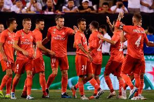 أنهى ريال مدريد الأسباني جولته الأميركية بالفوز على روما الإيطالي 2-1 في مباراة ودية ضمن الكأس الدولية للأبطال في كرة القدم في نيوجيرزي
