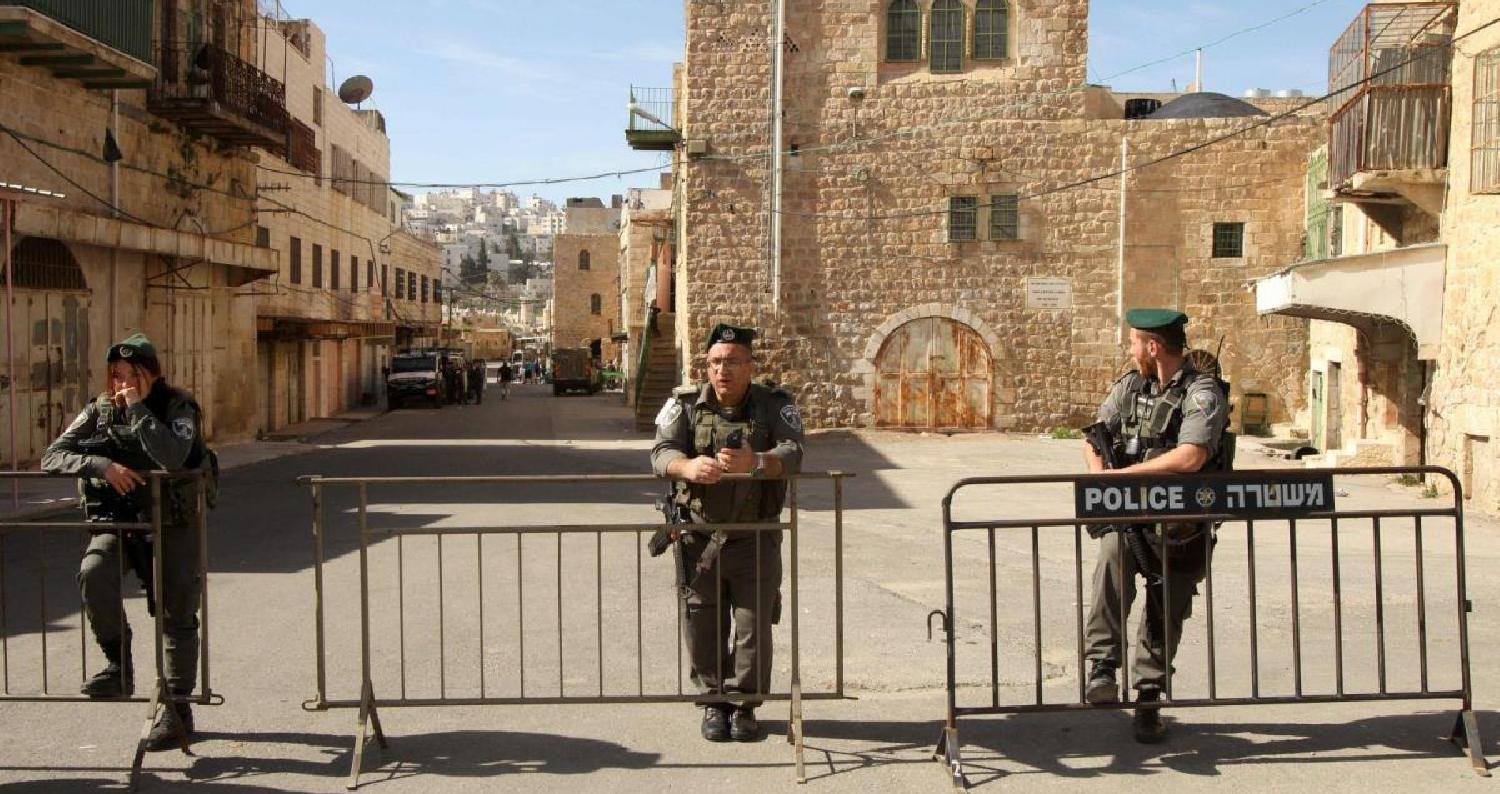 أعلنت سلطات الإحتلال الإسرائيلي ، صباح اليوم الأربعاء، نيتها إغلاق الحرم الإبراهيمي الشريف في مدينة الخليل جنوب الضفة الغربية لمدة 24 ساعة؛ بحجة الأع