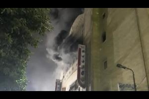 شب حريق في سينما ريفولي في منطقة وسط البلد بالقاهرة اليوم ،ولم يعلن عن وجود خسائر بالأرواح، وفقا لما اعلنته الحماية المدنية المصرية .