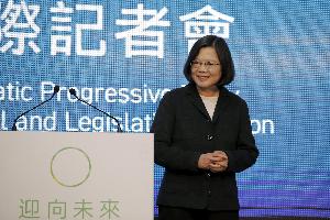 قالت رئيسة تايوان تساي إينج وين يوم الأحد إن "لا أحد بوسعه محو تايوان من الوجود" وذلك في تصريحات لدى سفرها إلى الولايات المتحدة وبلدين من حلفائها المت