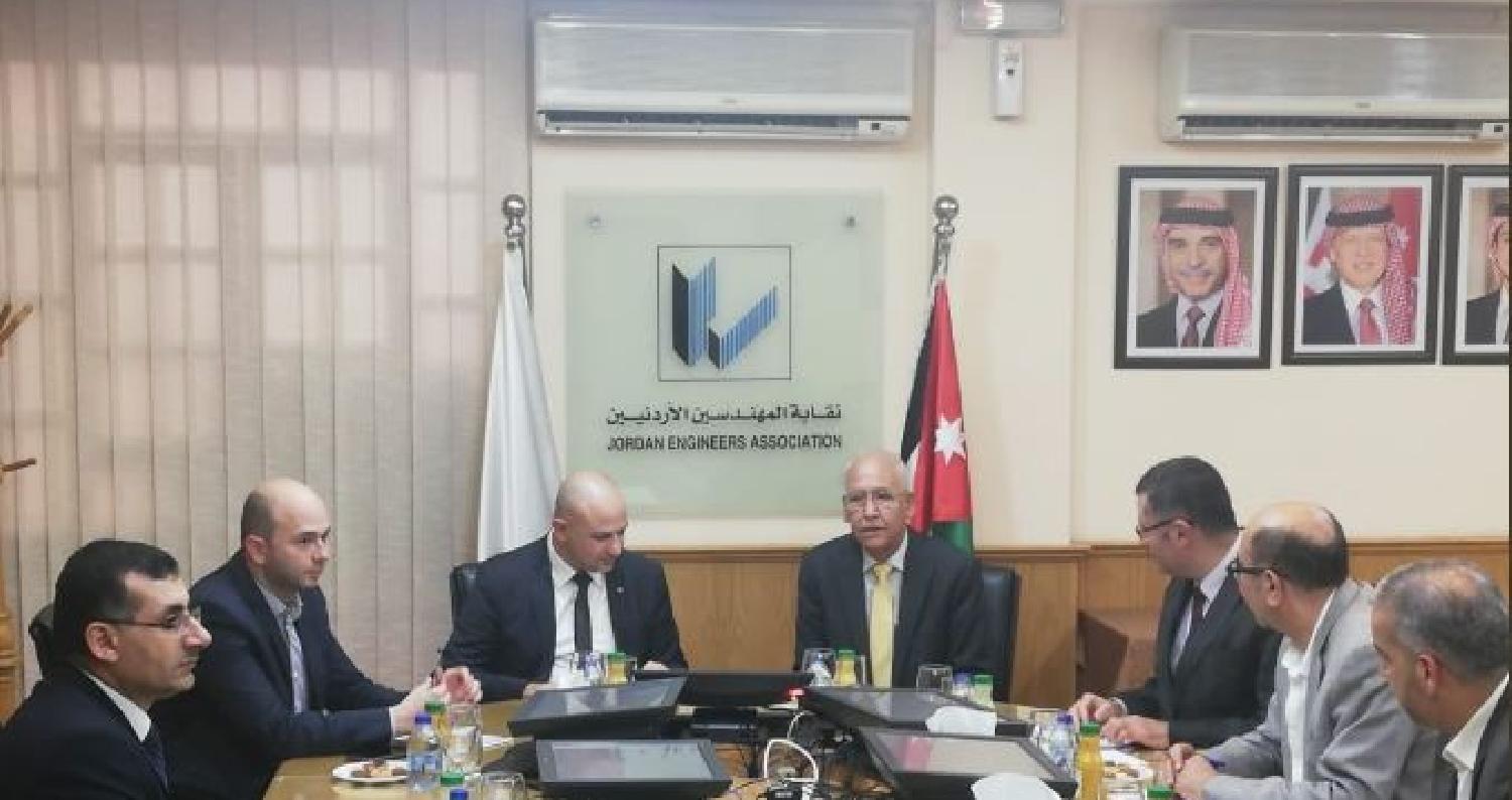 زار وزير الإتصالات وتكنولوجيا المعلومات مثنى الغرايبة نقابة المهندسين الأردنيين ظهر اليوم لبحث العديد من الملفات المتعلقة بهروب الكفاءات الأردنية إلى