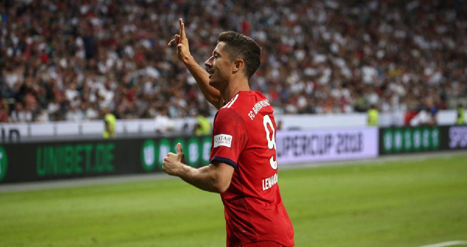 أحرز المهاجم البولندي روبرت ليفاندوفسكي ثلاثة أهداف ليقود بايرن ميونيخ للفوز بكأس السوبر الألمانية لكرة القدم للمرة الثالثة على التوالي بإنتصار كبير 5