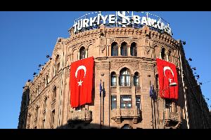  أعلن البنك المركزي التركي عن حزمة من الإجراءات، اليوم الإثنين، لضمان الإستقرار المالي في البلاد عبر منع تدهور عملتها الليرة والتي شهدت تراجعاً كبيراً