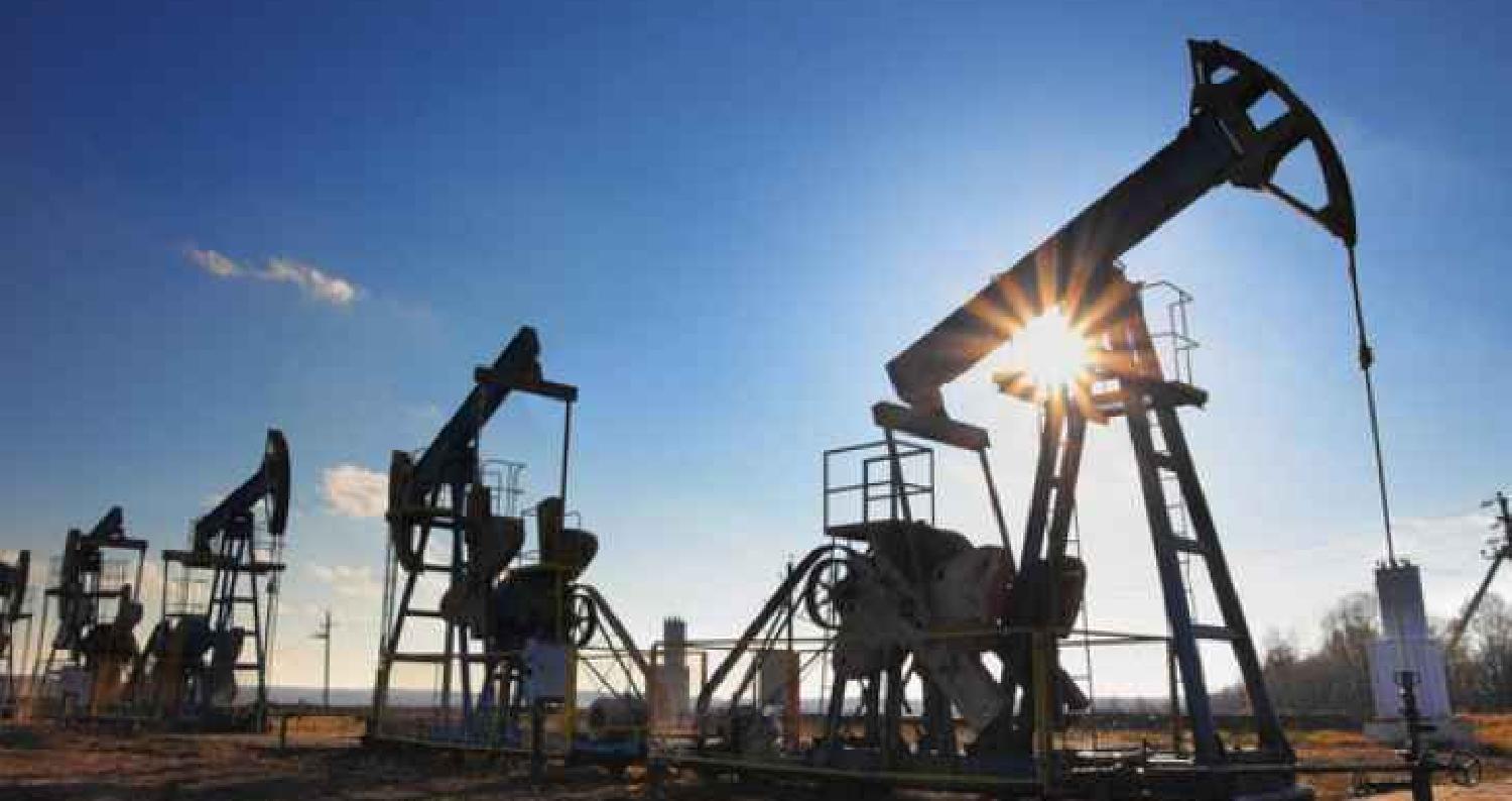 سجلت أسعار النفط في تعاملات الثلاثاء، ارتفاعاً بنسبة 0.3 %، بعد خفض السعودية لانتاجها النفطي.