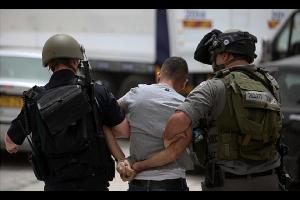 شن جيش الإحتلال الإسرائيلي فجر اليوم الثلاثاء، حملة اعتقالات ومداهمات واسعة طالت خمسة عشر مواطناً من أنحاء مختلفة بالضفة الغربية المحتلة
