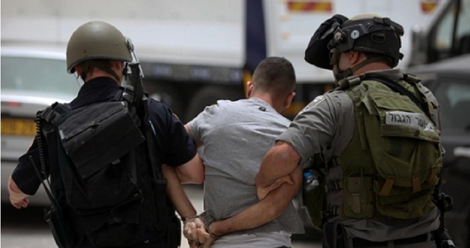 شن جيش الإحتلال الإسرائيلي فجر اليوم الثلاثاء، حملة اعتقالات ومداهمات واسعة طالت خمسة عشر مواطناً من أنحاء مختلفة بالضفة الغربية المحتلة