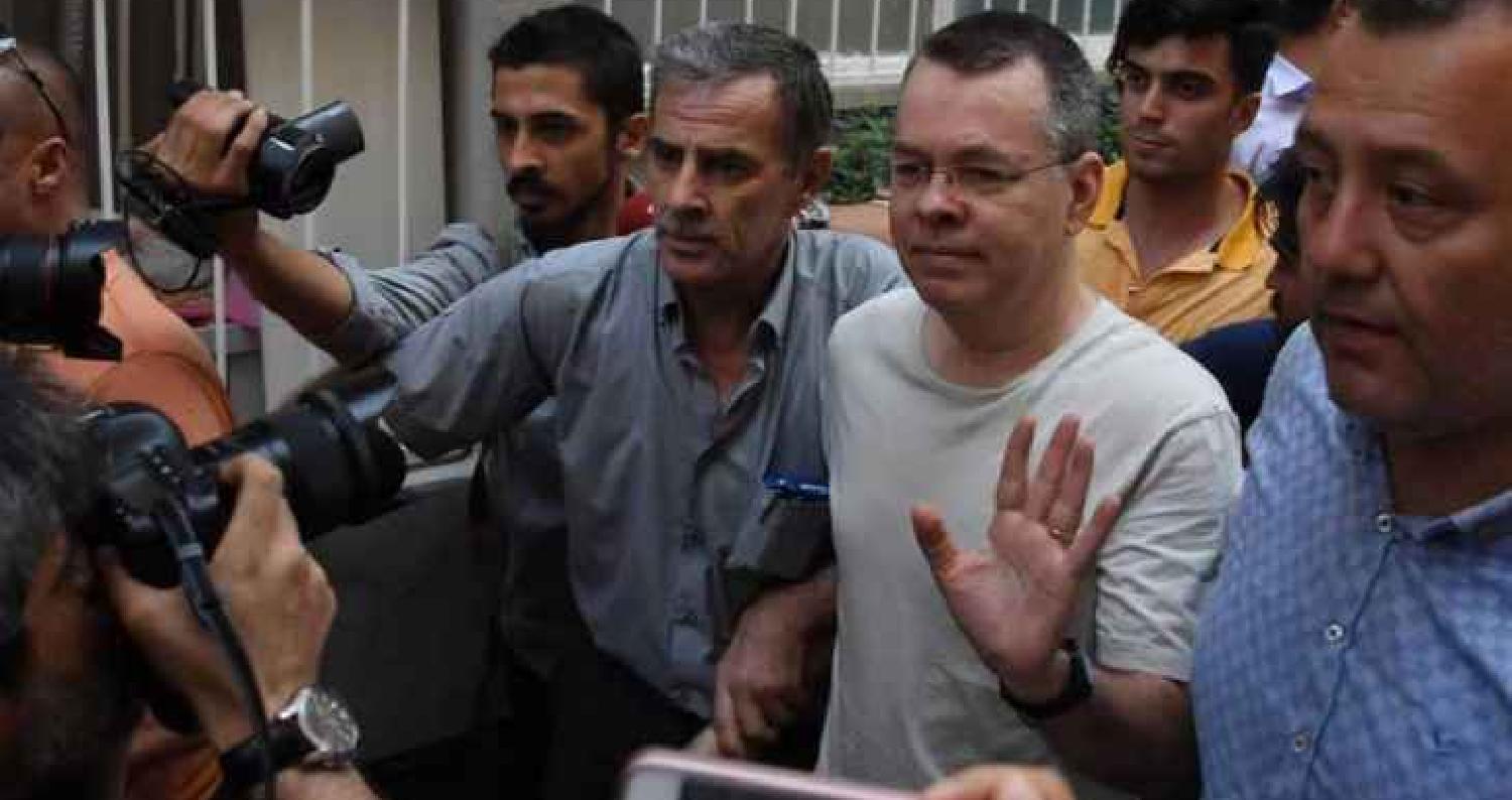 رفضت محكمة تركية  طلب استئناف للإفراج عن القس الأميركي أندرو برانسون من الإقامة الجبرية، مما ينذر بتصاعد التوتر القائم حاليا بين البلدين بحسب مصادر اع