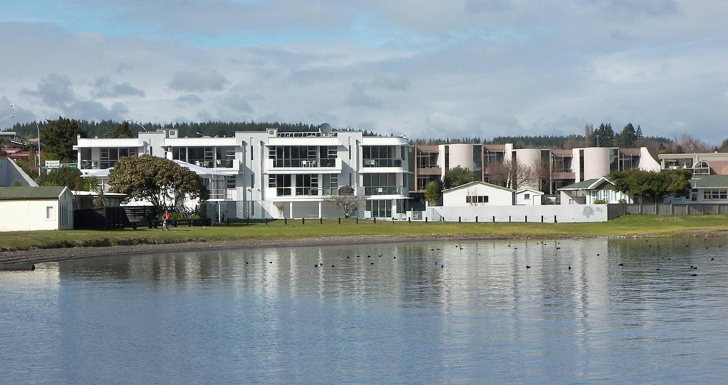 أصدر البرلمان في نيوزلاند قراراً بمنع الأجانب غير المقيمين من شراء المنازل المقامة بالفعل في البلاد، في إجراء يهدف إلى الحد من أسعار المنازل، نظراً لم