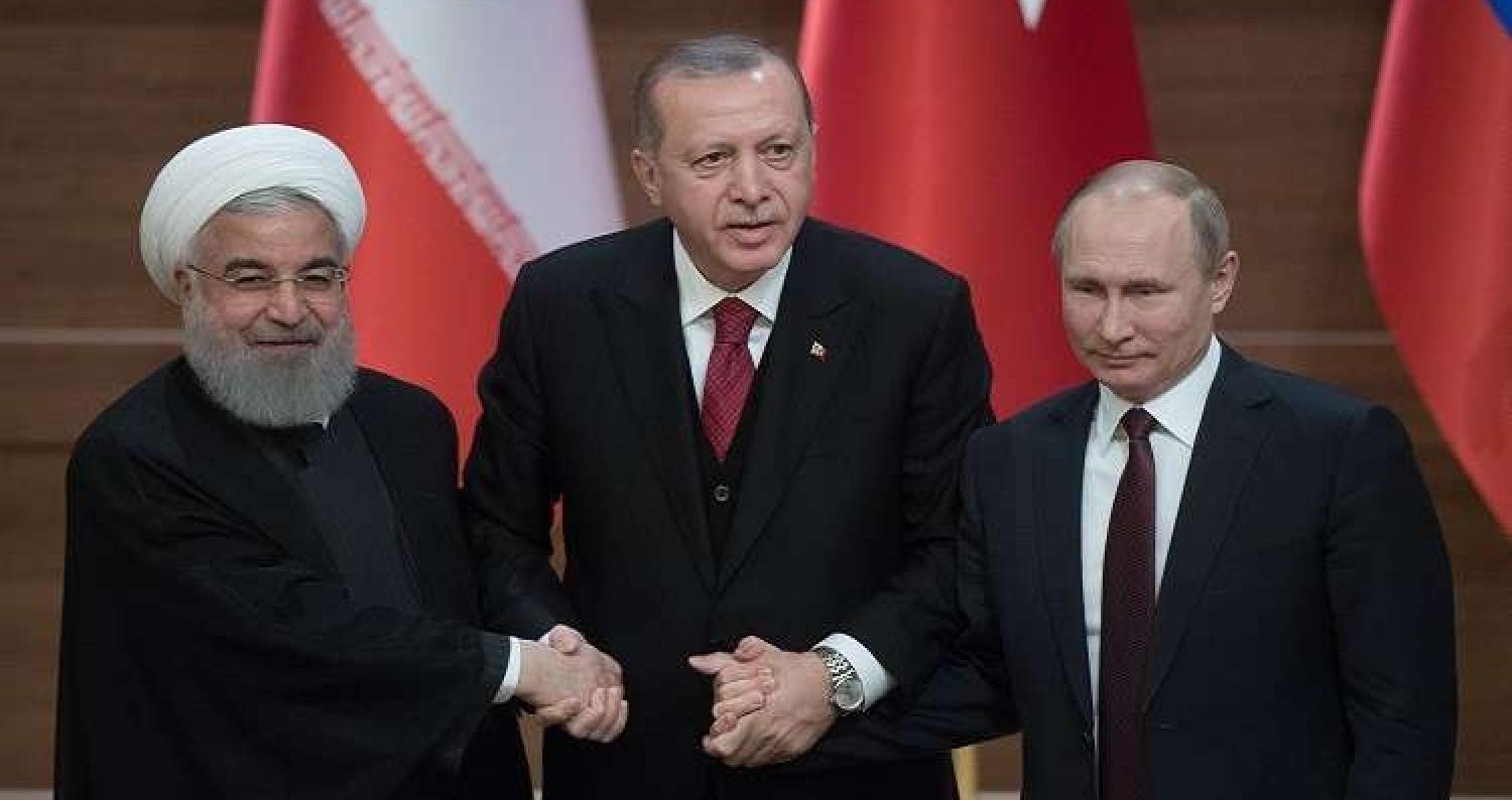 أكد الناطق بإسم الكرملين استمرار المشاورات لعقد لقاء قمة حول سوريا يجمع رؤساء روسيا وتركيا وإيران مطلع سبتمبر المقبل، مشيرا إلى إحراز "بعض النتائج الأ