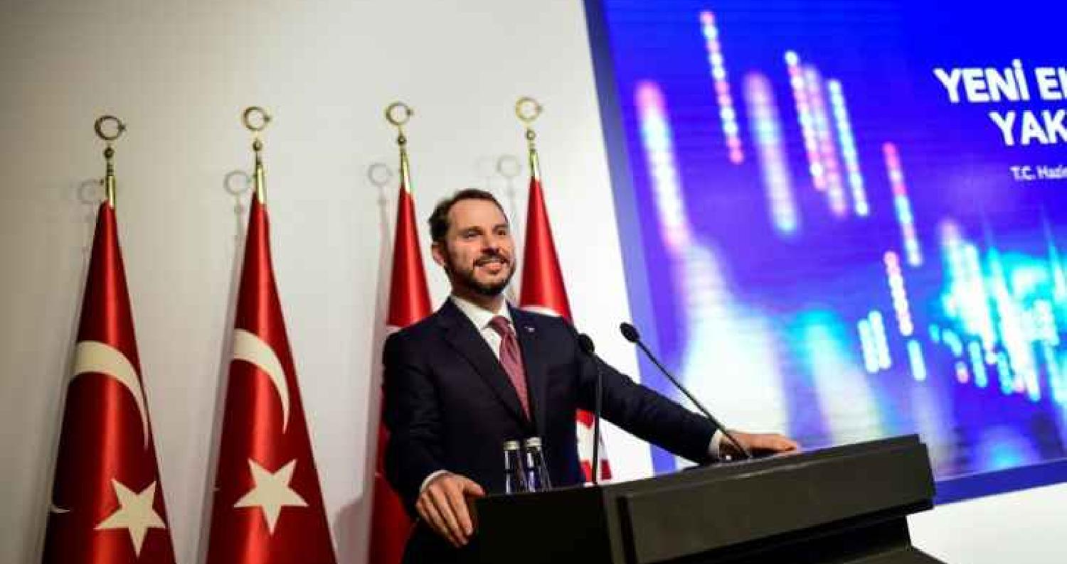 وزير المالية التركي يؤكد أن بلاده "ستخرج أقوى" من أزمة الليرة