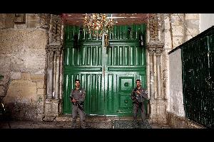 سما الأردن| دانت وزيرة الدولة لشؤون الإعلام الناطق الرسمي بإسم الحكومة جمانة غنيمات إقدام السلطات الإسرائيلية على إغلاق جميع أبواب المسجد الأقصى المبا