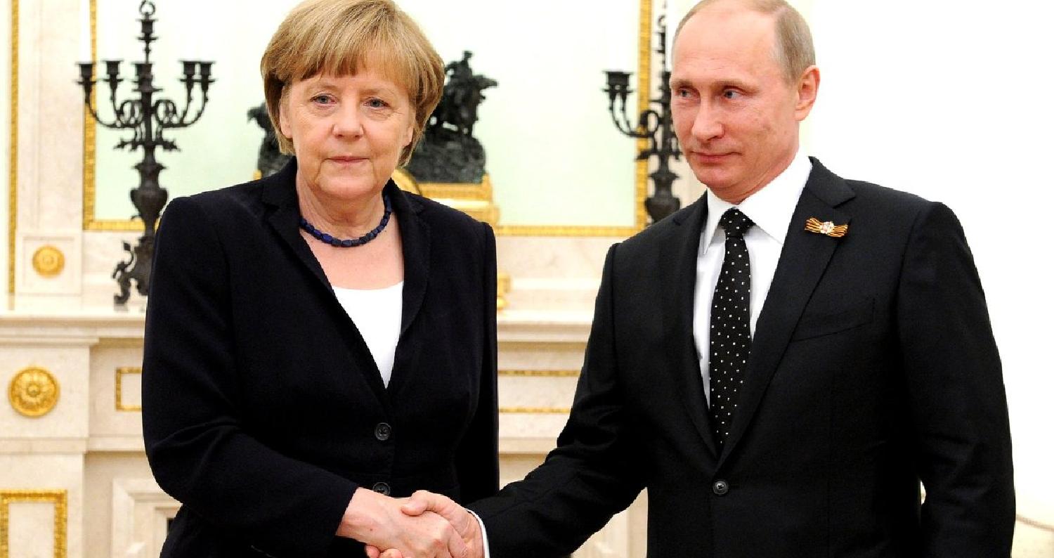 يلتقي الرئيس الروسي فلاديمير بوتين مع المستشارة الألمانية أنجيلا ميركل اليوم السبت لإجراء محادثات بشأن الصراع في كل من أوكرانيا وسوريا بالإضافة إلى مش