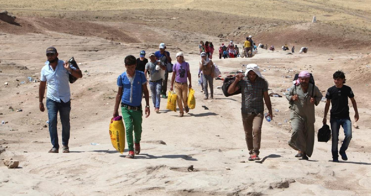 أعاد العراق اليوم السبت نحو 347 نازحاً عراقياً من سوريا إلى الموصل بعد استقرار الأوضاع