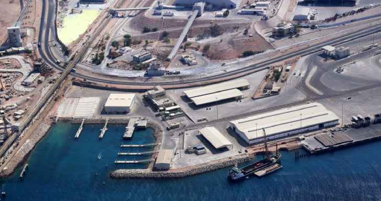 نفى مدير مشاريع الموانيء في شركة تطوير العقبة، المهندس محمد دردساوين صحة لما أشيع حول انهيار برصيف 2 في ميناء العقبة الجديد.