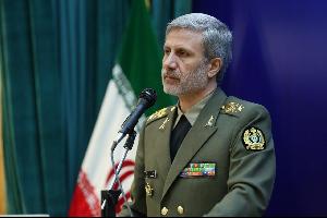 قال وزير الدفاع الإيراني أمير حاتمي إن طهران ستكشف النقاب عن طائرة مقاتلة جديدة الأسبوع المقبل وإن تطوير القدرات الصاروخية سيظل في مقدمة أولويات إيران