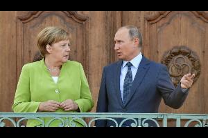 دعا الرئيس الروسي فلاديمير بوتين الدول الأوروبية للمساهمة مالياً في إعادة إعمار سوريا من أجل تمكين ملايين اللاجئين من العودة إلى بلدهم