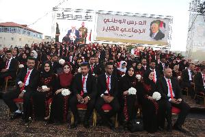 أقامت السلطة الفلسطينية زفافاً جماعياً لأكثر من 500 عريس وعروس فلسطيني في مدينة رام الله في الضفة الغربية