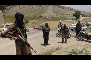 أفادت تقارير بأن حوالي 150 أفغانيا خطفوا في كمين دبره مسلحو حركة طالبان لثلاث حافلات في شمال أفغانستان اليوم الاثنين.