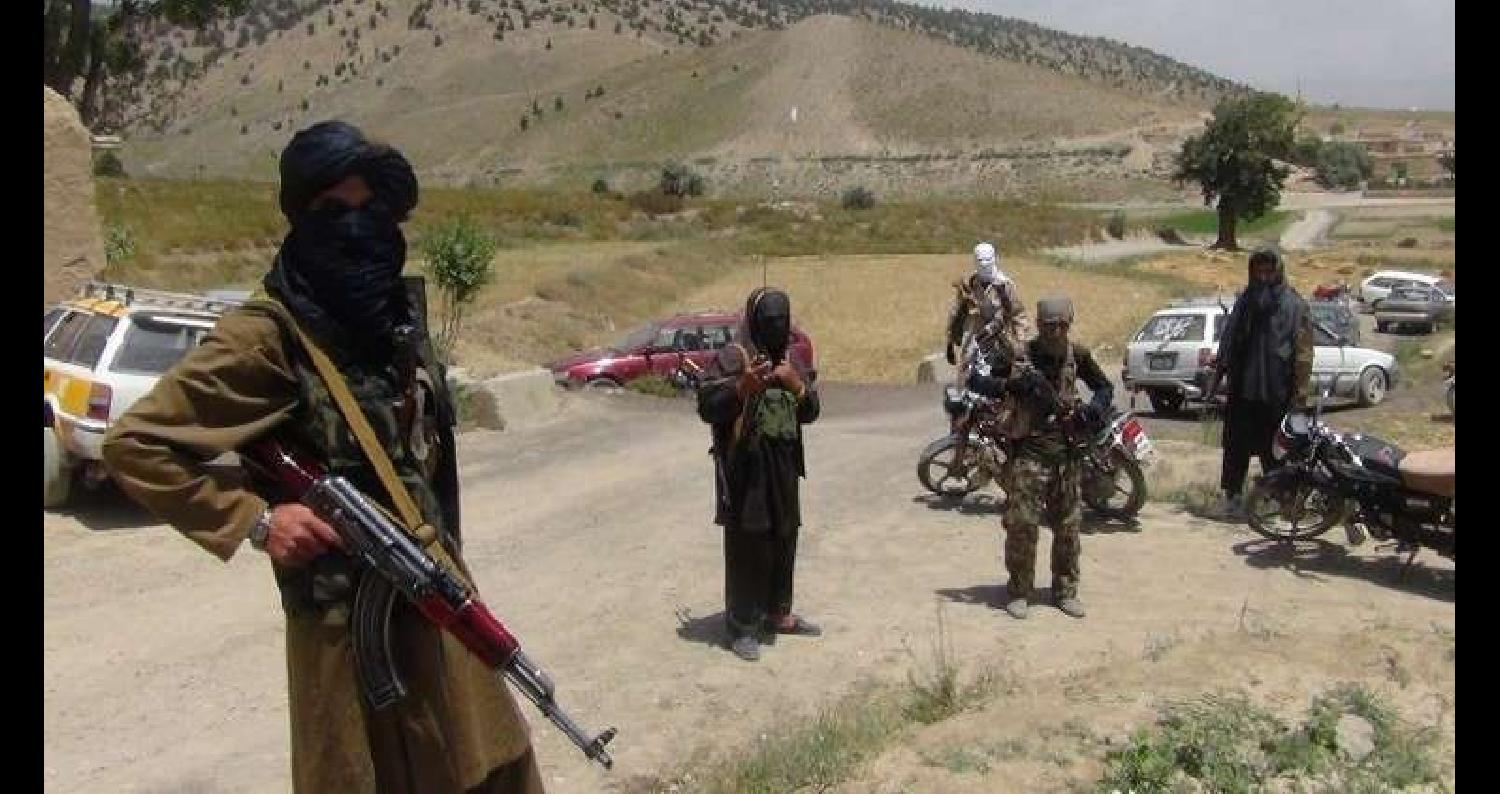 أفادت تقارير بأن حوالي 150 أفغانيا خطفوا في كمين دبره مسلحو حركة طالبان لثلاث حافلات في شمال أفغانستان اليوم الاثنين.