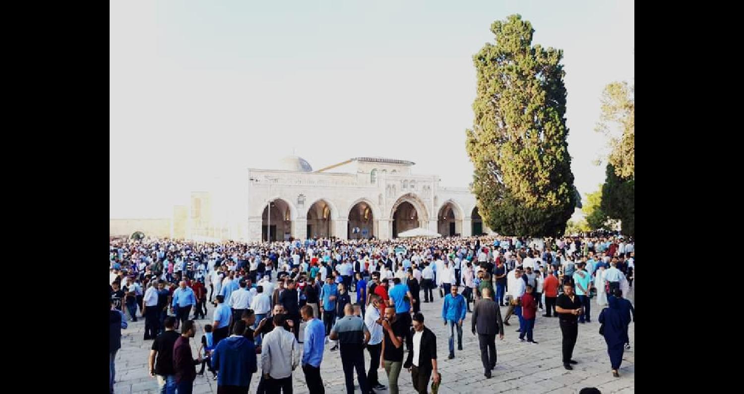 قالت دائرة الأوقاف الإسلامية في القدس بأن قرابة ١٠٠ ألف مصلي أدوا صلاة عيد الأضحى المبارك صباح اليوم في المسجد الأقصى المبارك