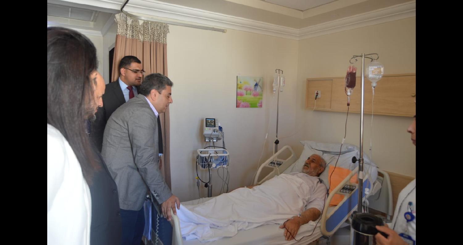 اطمأن مدير السياحة العلاجية في وزارة الصحة الدكتور سليمان عمارين على المرضى العرب الراقدين على أسرة الشفاء في عدد من المستشفيات الخاصة في العاصمة عمان