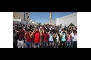 شارك آلاف المواطنين بتشييع جثمان الشهيد أحمد إدريس الزعبي في بلدة الذنيبة في مدينة الرمثا بعد صلاة ظهر الثلاثاء، وفق مراسل المملكة.