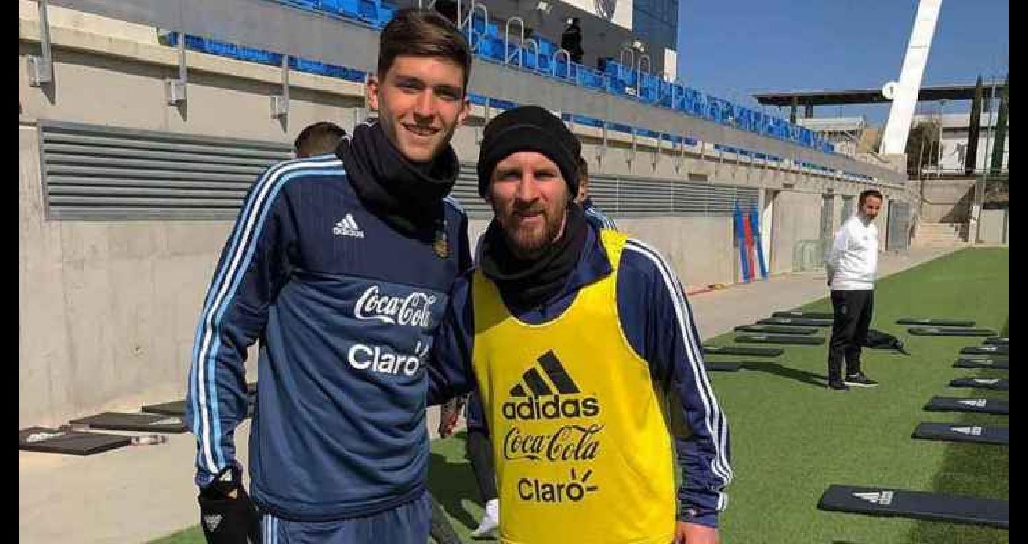 كشفت تقارير صحفية أرجنتينية واسبانية، عن اهتمام نادي برشلونة، بخدمات المدافع الشاب لفريق بوكا جونيورز، والذي ظهر في كأس خوان جامبر.