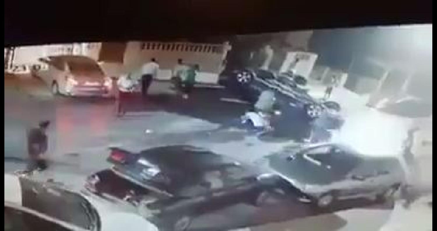 سما الأردن | انتشر فيديو عبر مواقع التواصل الأجتماعي لشاب يقوم بقيادة مركبته بصورة استعراضية و متهورة في العاصمة عمان  .