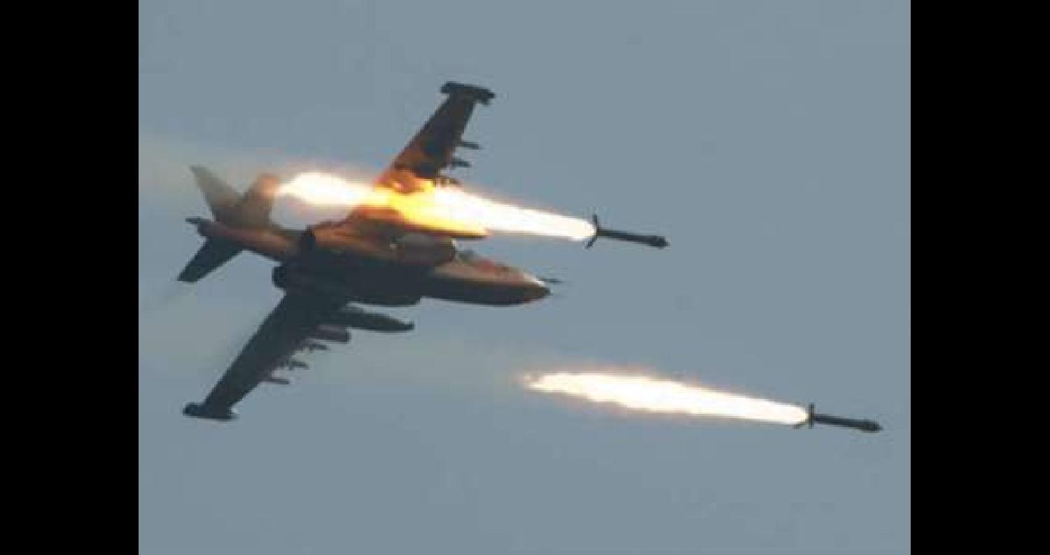  كشف مصدر أمني عراقي اليوم السبت أن الطيران الحربي العراقي قصف مواقع لعصابة "داعش" الإرهابية بمدينة الموصل