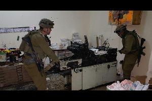 استولت قوات الإحتلال الإسرائيلي فجر اليوم الإثنين، على معدات وأجهزة تابعة لمطبعة "المناهل" شرق مدينة نابلس شمال الضفة الغربية