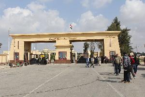 أعلنت السلطات المصرية عن فتح معبر رفح البري لعودة الحجاج الفلسطينيين إلى قطاع غزة إعتبارًا من اليوم الإثنين وحتى الإثنين المقبل بإتجاه واحد من مصر إلى