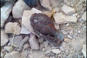 سما الأردن| تحفظت الجهات الامنية المختصة في محافظة الكرك على قنبلة قديمة يعتريها الصدأ وجدت في احد الكهوف في محيط مدينة الكرك.
