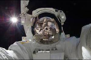 أطلقت ناسا تطبيقا جديدا يتيح التقاط صور سيلفي غير اعتيادية تجعلك تبدو وكأنك رائد في الفضاء