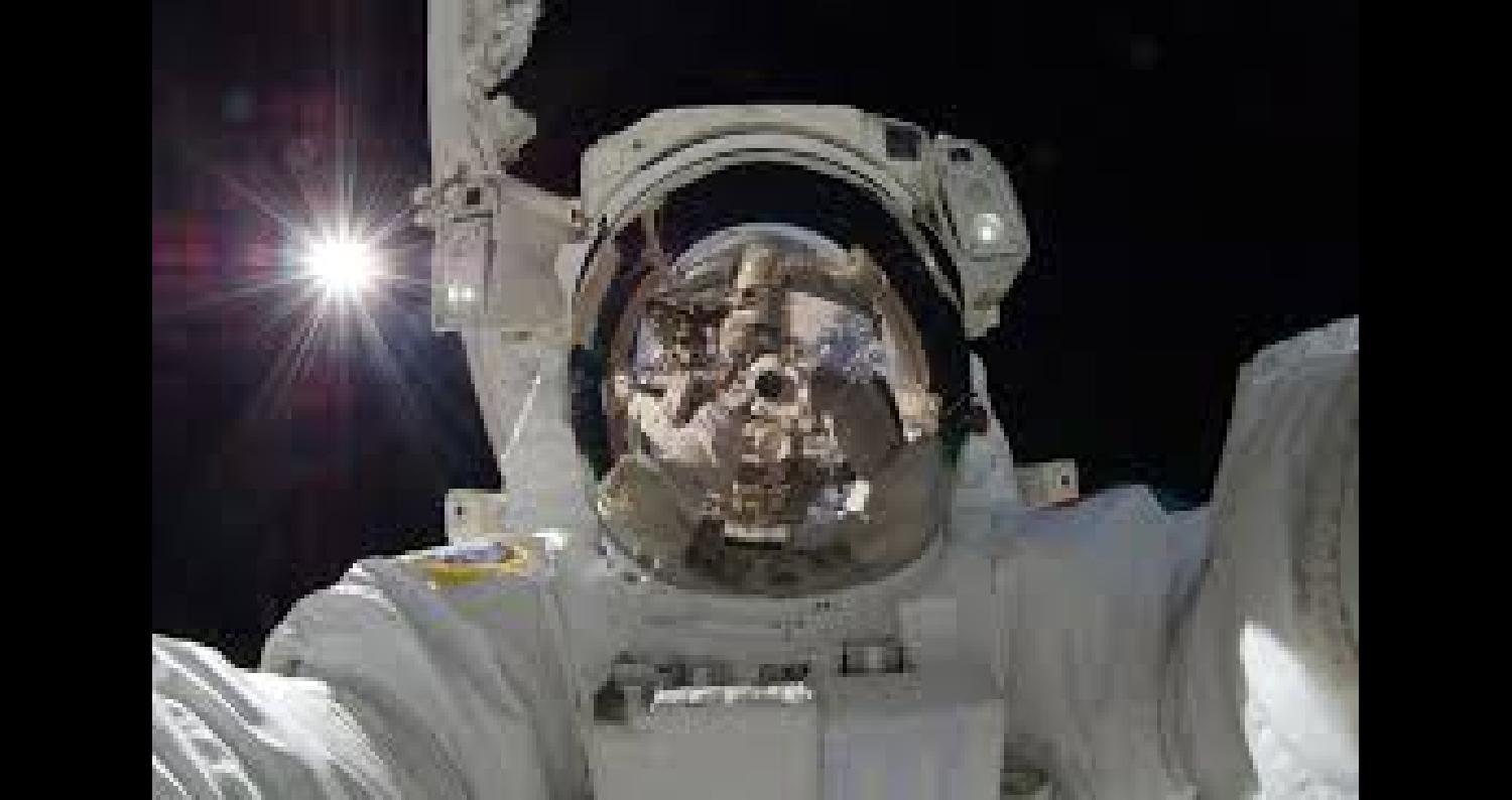 أطلقت ناسا تطبيقا جديدا يتيح التقاط صور سيلفي غير اعتيادية تجعلك تبدو وكأنك رائد في الفضاء