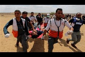 سما الأردن| أصيب أربعون مواطنا فلسطينيا بجراح مختلفة جراء اعتداء قوات الاحتلال الاسرائيلي على المشاركين في مسيرة العودة شرقي قطاع غزة.